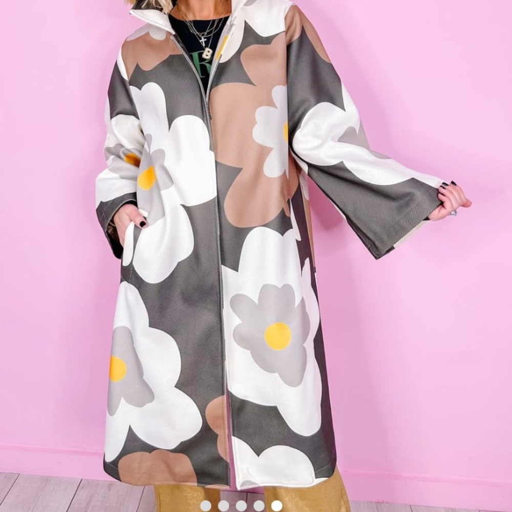 Beautiful coat!  Perfect for spring and fall.